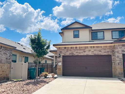 Beautiful 3/2.5 Townhome Minutes to Randolph AFB – photo 1
