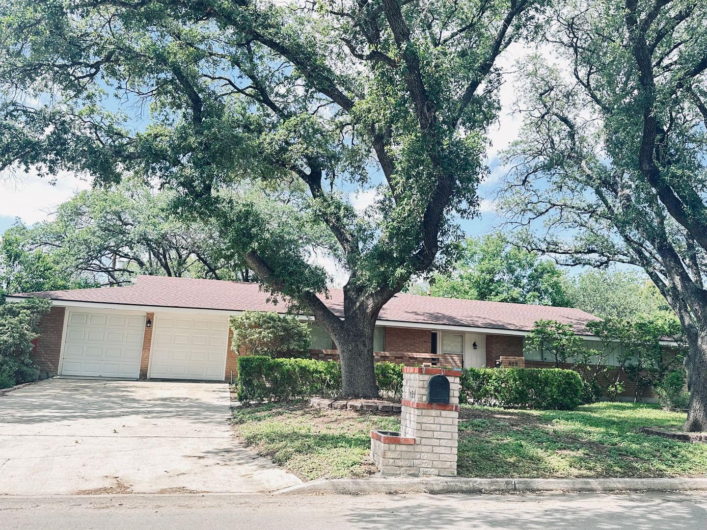 Windcrest House: 425 Zephyr Dr
