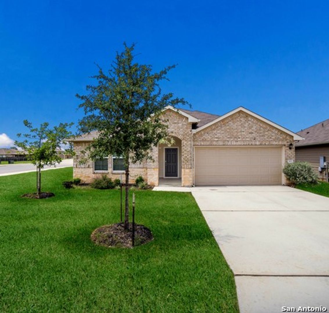Seguin House: 801 Nodding Nixie