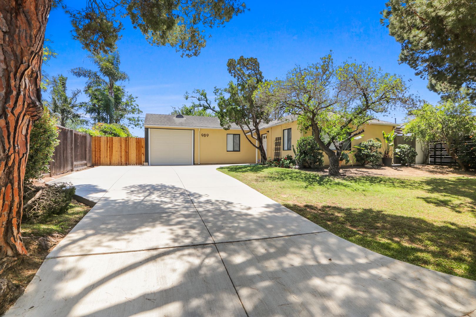 Costa Mesa House: 989 Arbor St