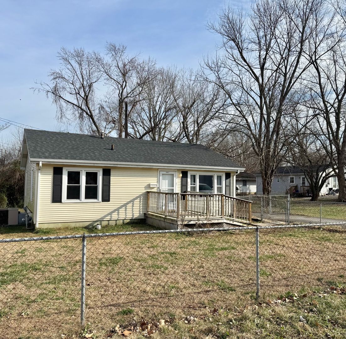 Hopkinsville House: 202 N Wooldridge Rd.