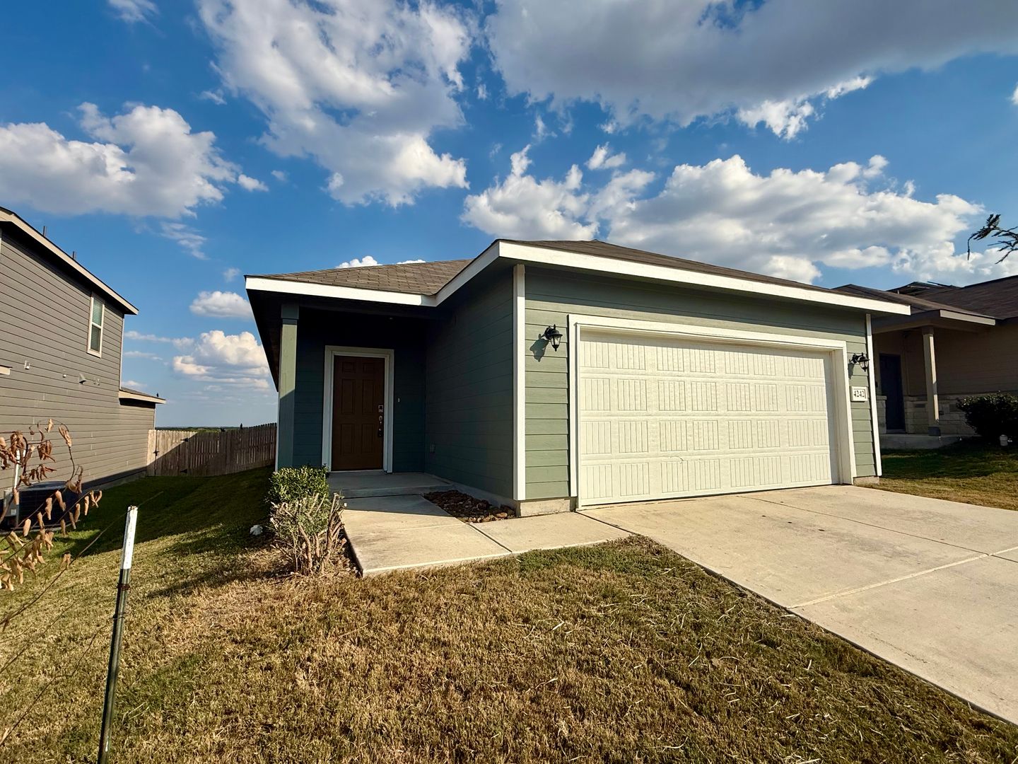 Converse House: 4242 Admirals Bend