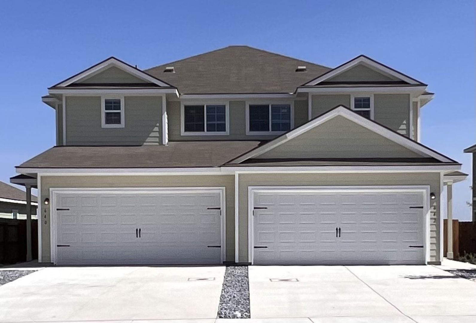 Seguin Multiplex: 642 Heathers Way