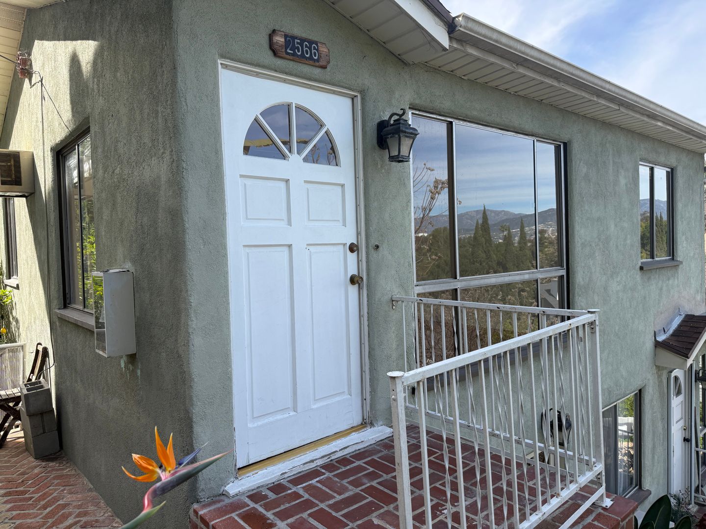 Los Angeles Apartment: 2564 Corralitas Dr.
