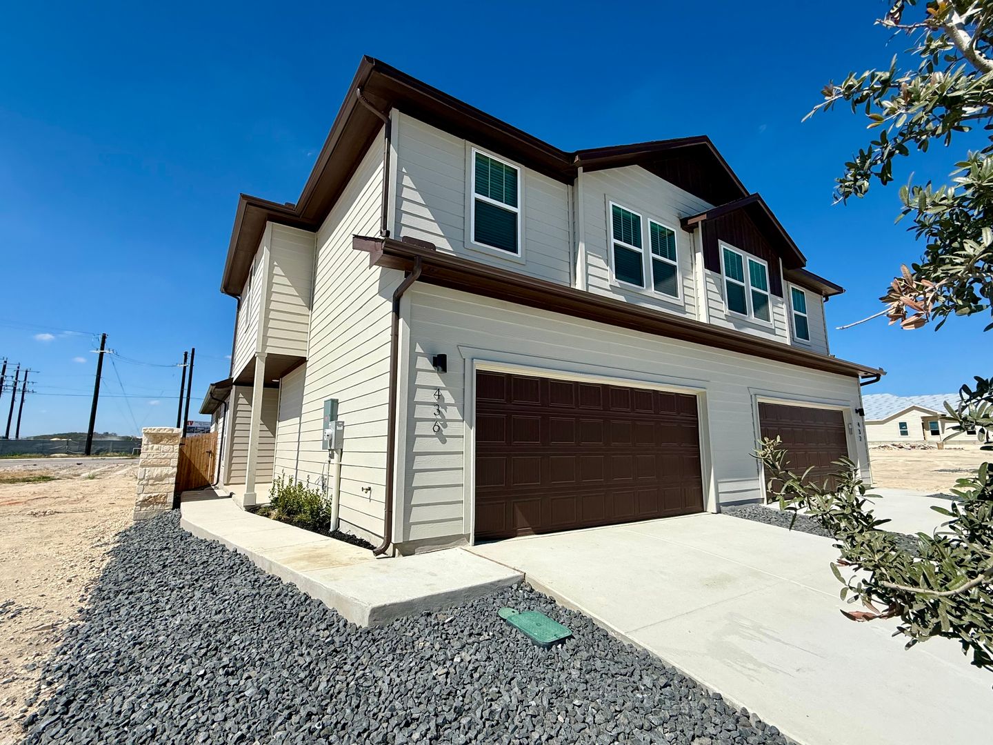 San Antonio Multiplex: 436 Nespral