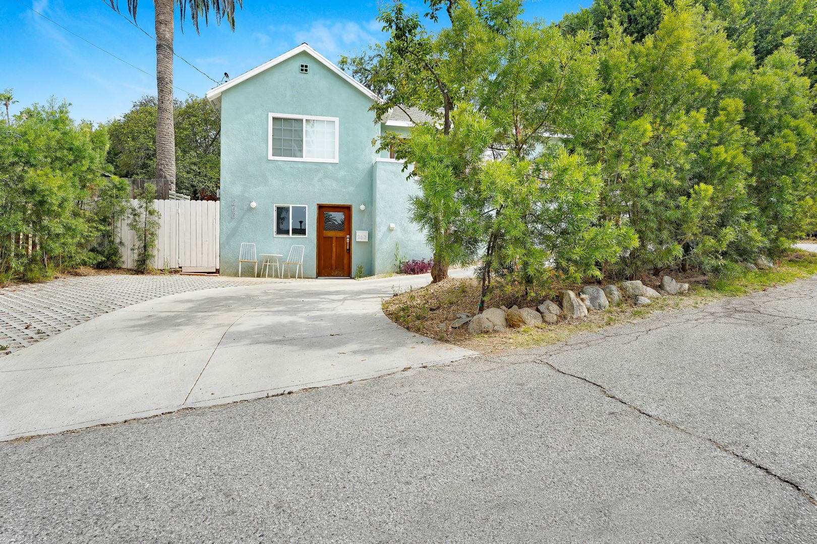 Pasadena Apartment: 265 Plymouth Dr.