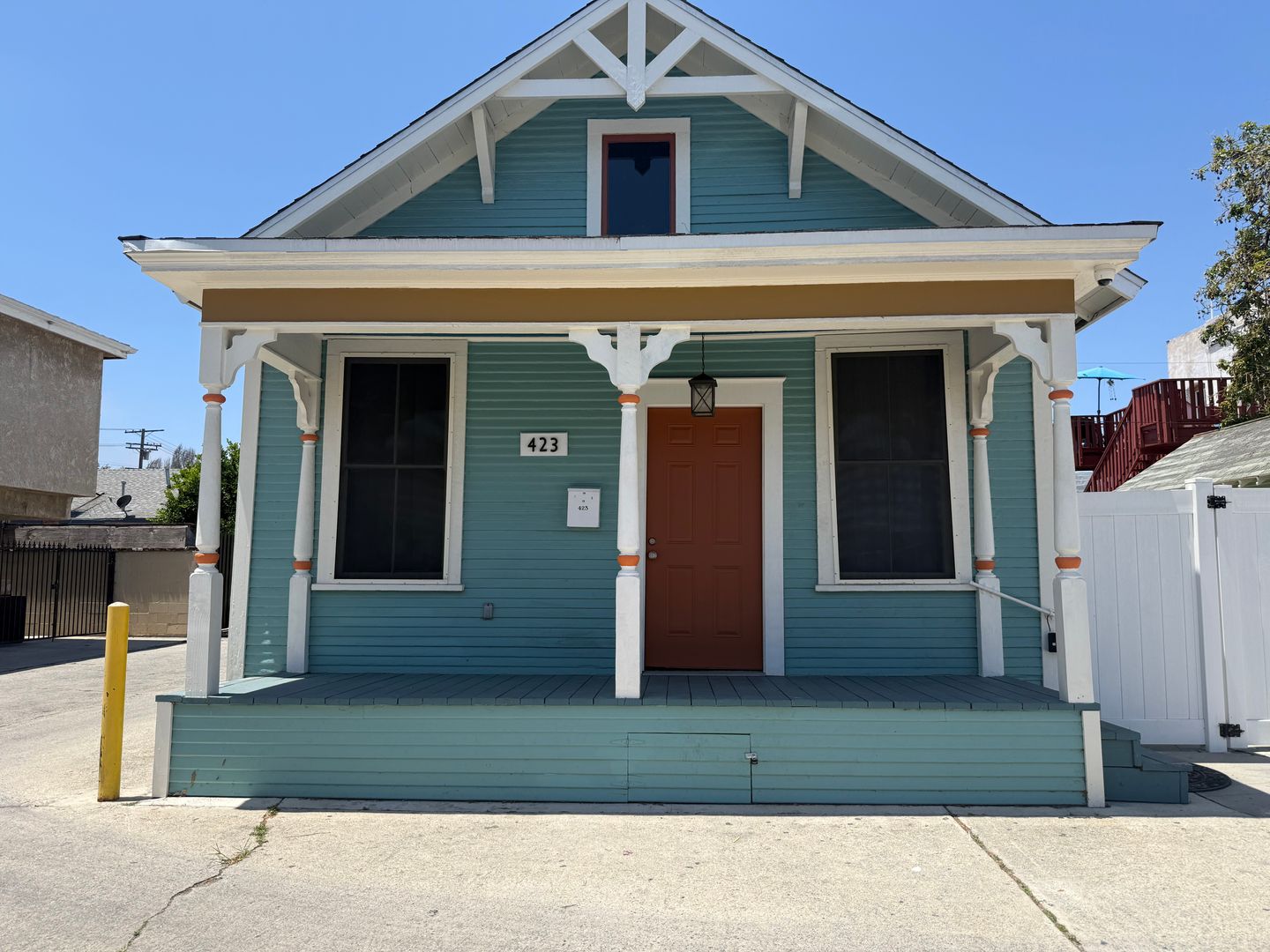 San Pedro House: 423 W 14th St