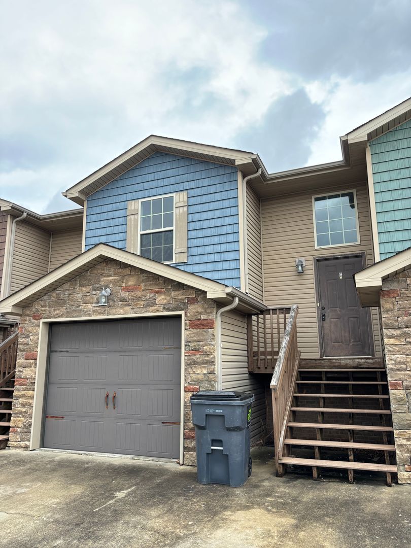 Clarksville Townhome: 1725 Thistlewood Dr