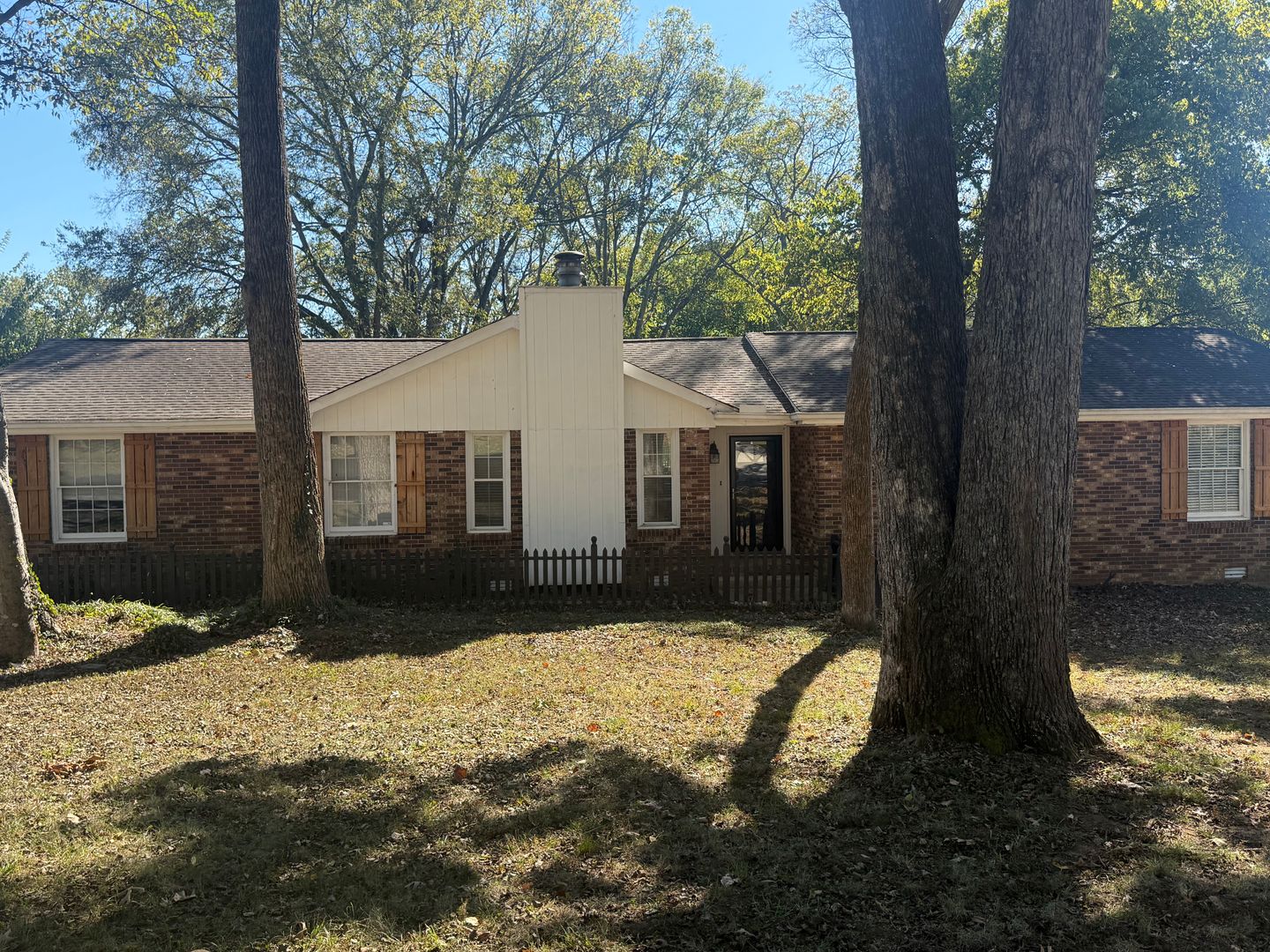 Hendersonville House: 126 Edgewood Dr.