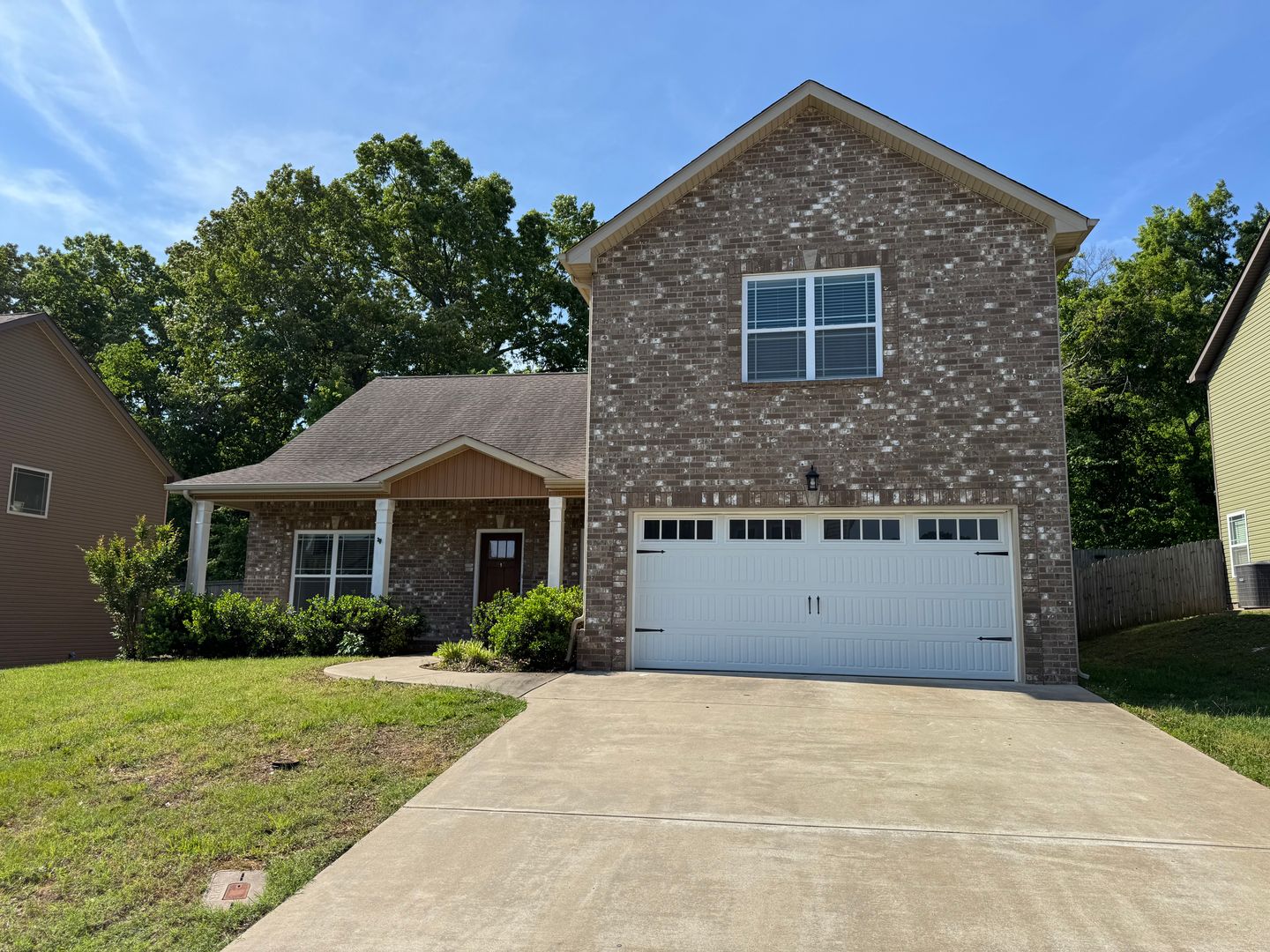 Clarksville House: 851 Cherry Blossom Lane