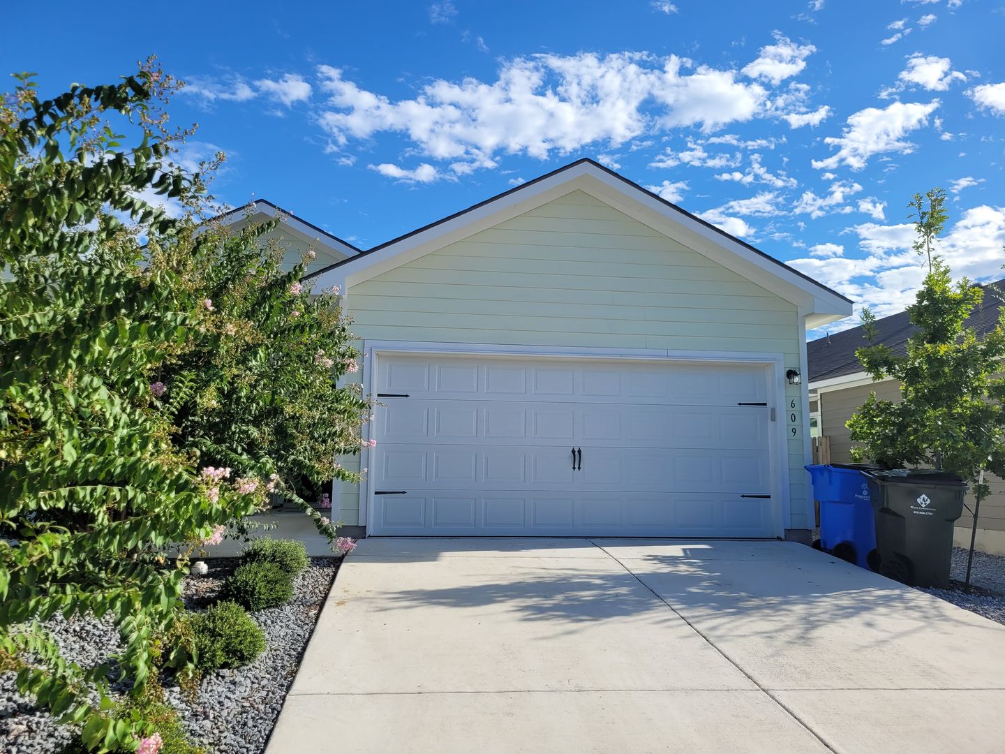 Seguin Multiplex: 609 Ashers Pl