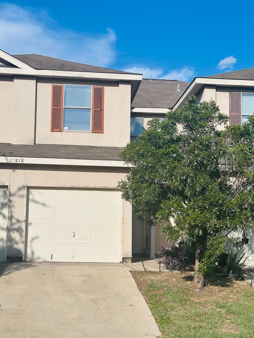 Universal City Townhome: 10818 Mathom Landing