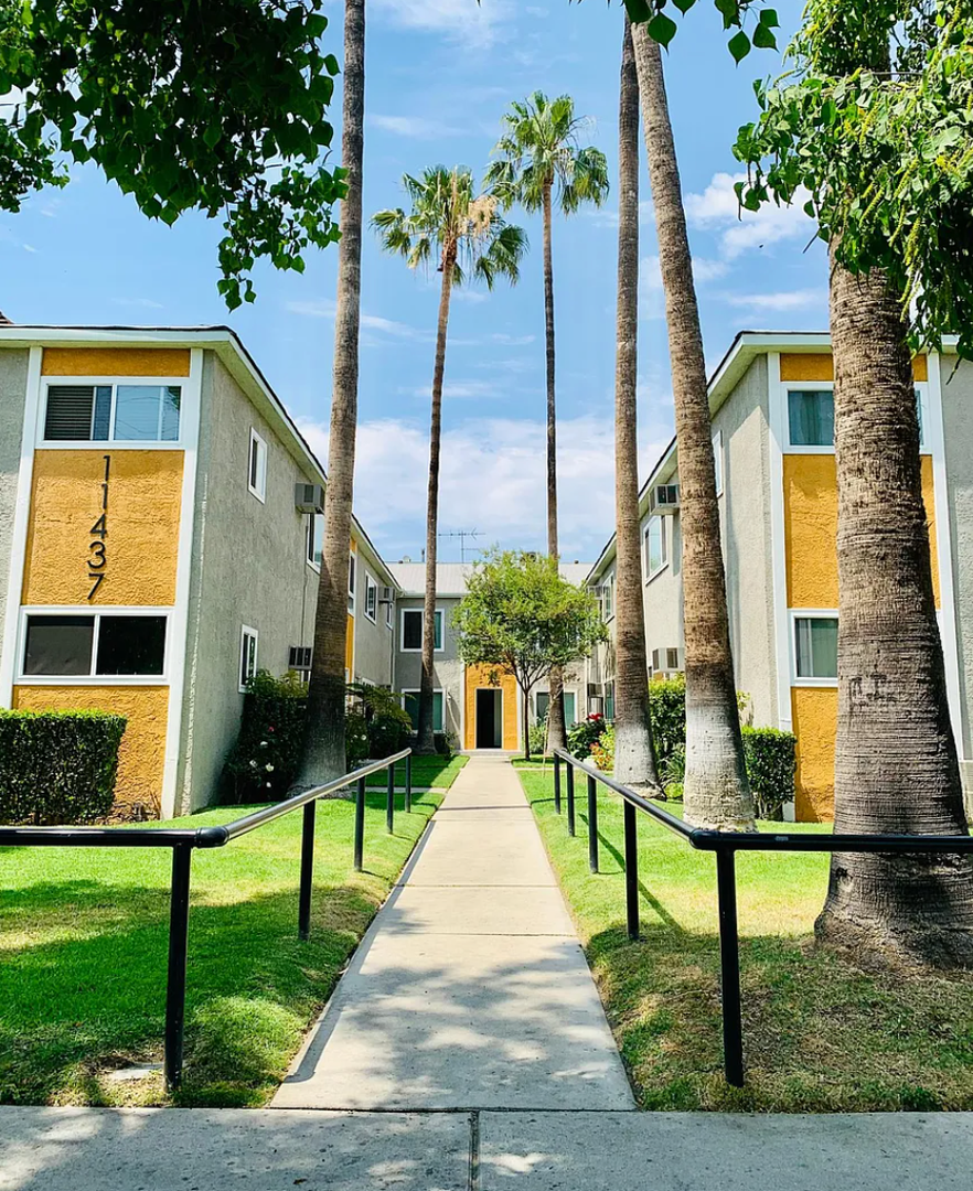 North Hollywood Apartment: 11437 Oxnard St