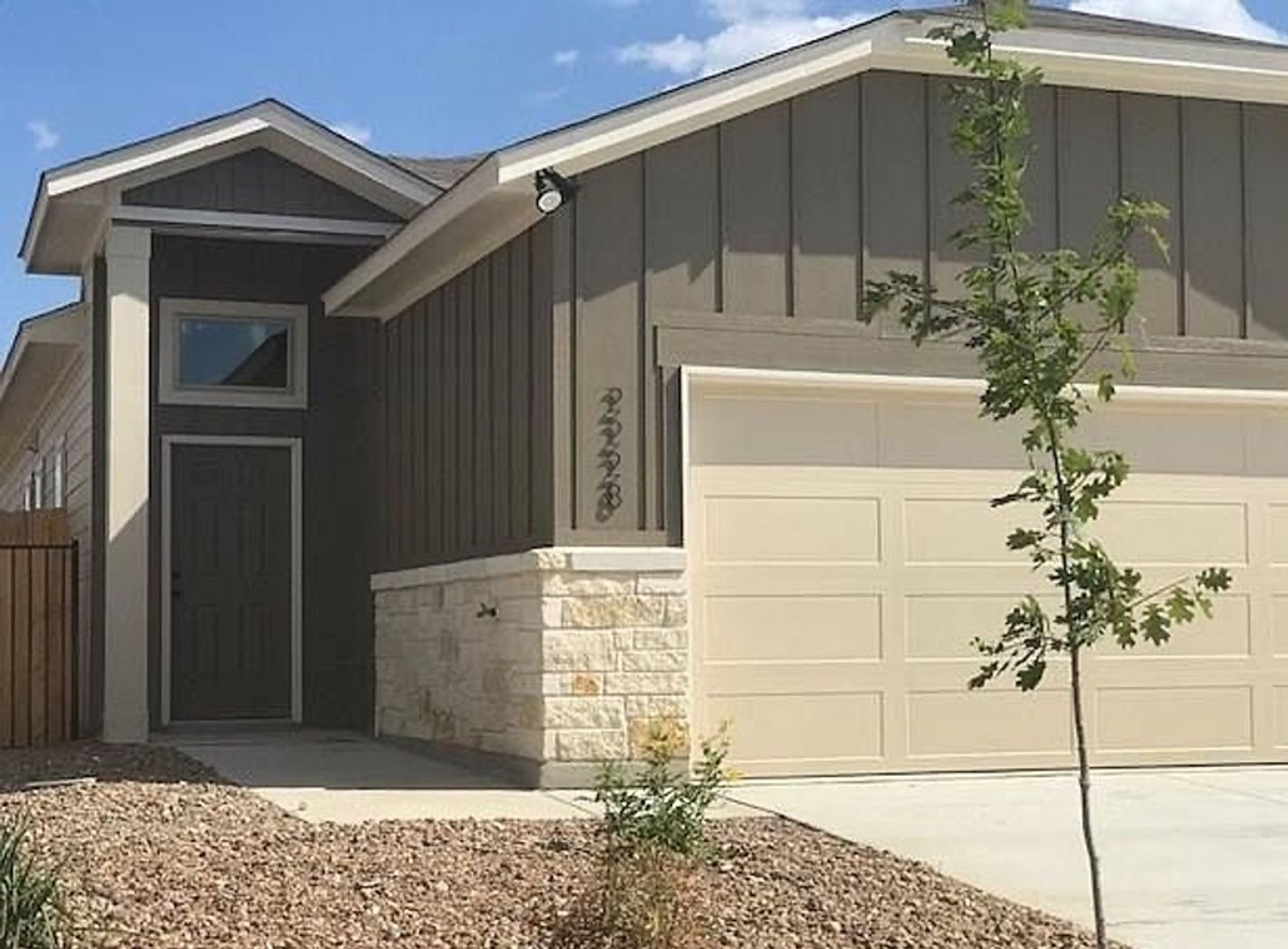 New Braunfels Multiplex: 2228 Avery Village