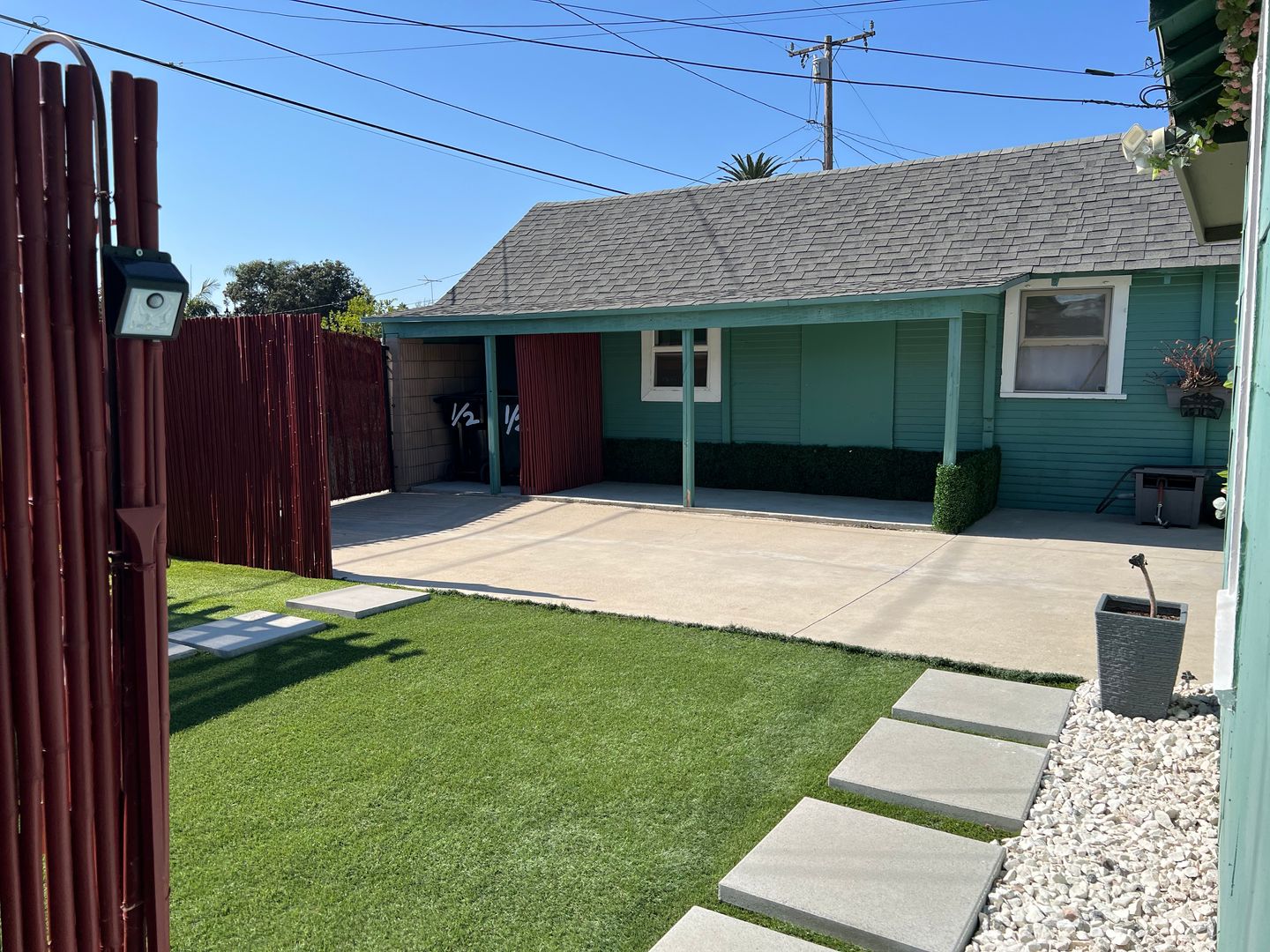 Anaheim House: 739 1/2 N Philadelphia St