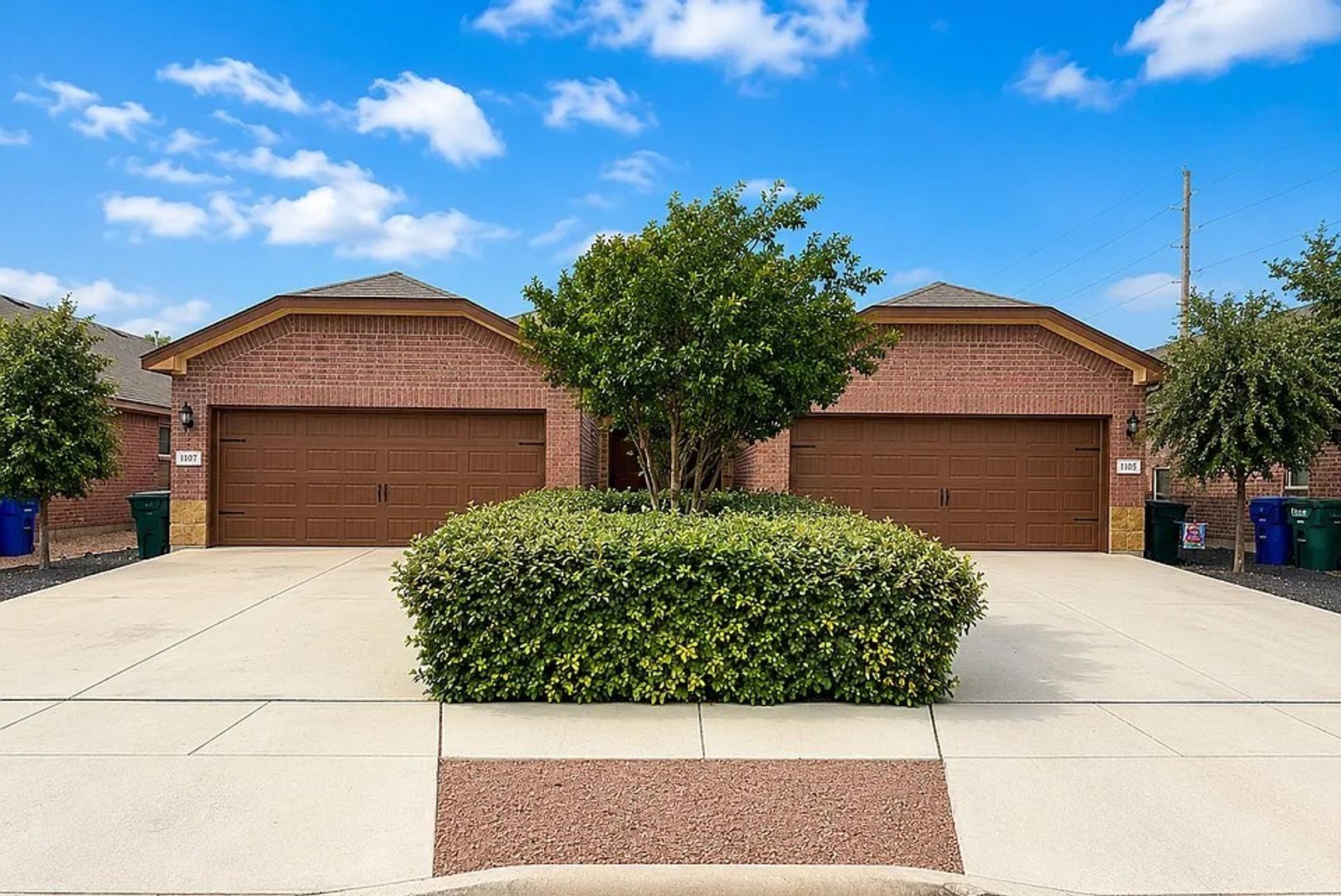 Seguin Multiplex: 1107 Renee Way