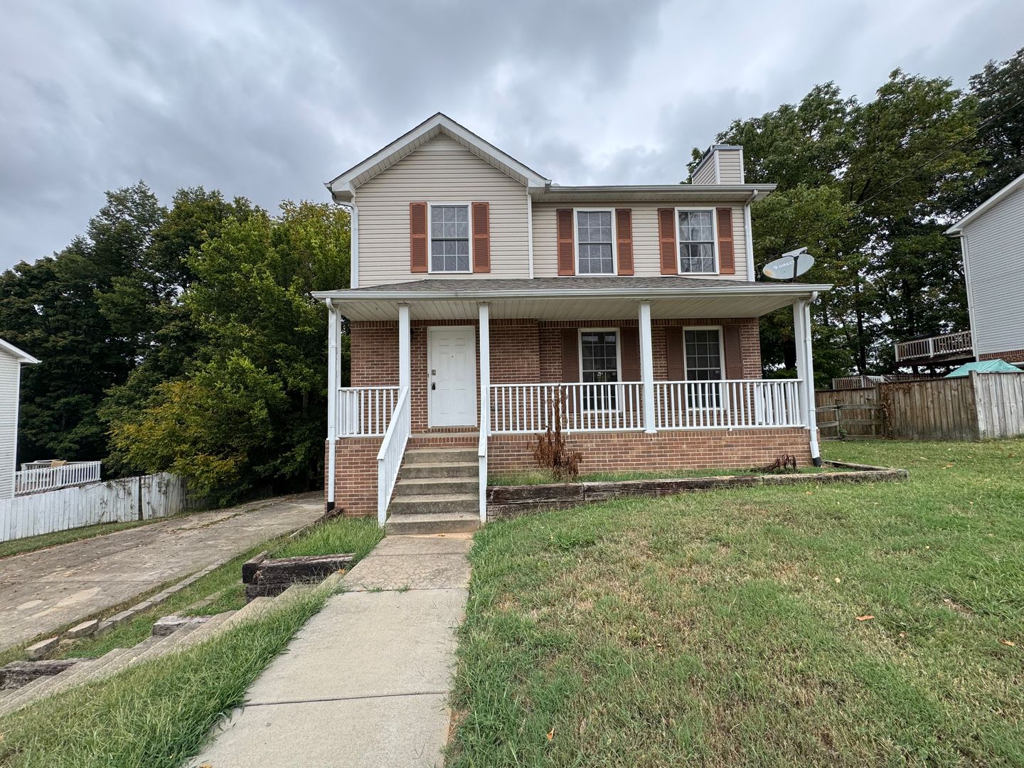Clarksville House: 2587 Elkmont Dr