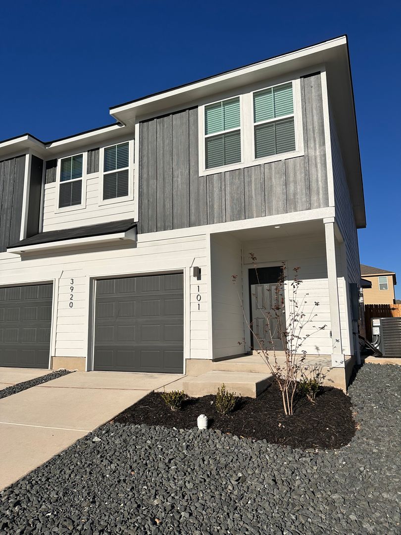 St Hedwig Apartment: 3920 Abbott Pass