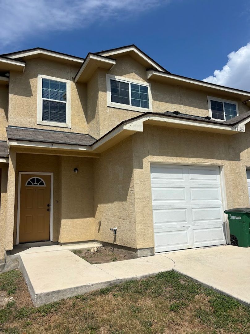 San Antonio Townhome: 14103 Veneto Dr,