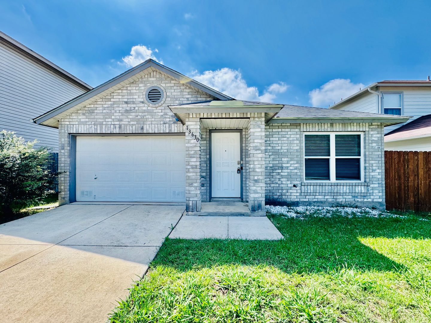 San Antonio House: 13630 Escort Dr