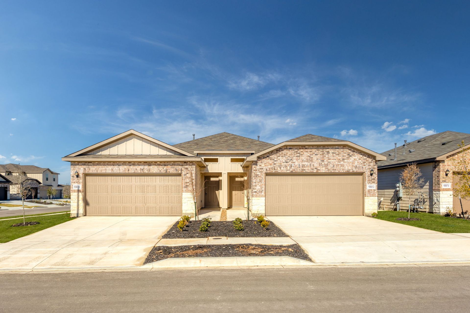 Converse Multiplex: 9315 Clarke CV Unit 1