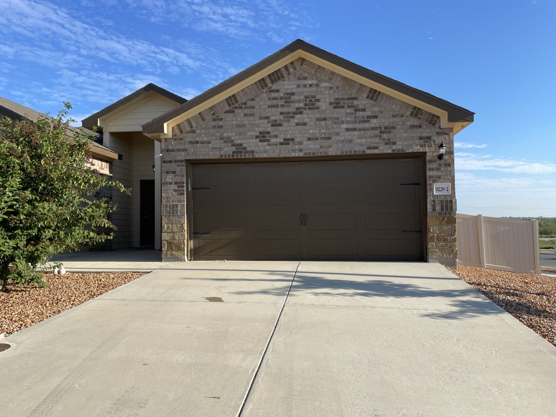 Converse Multiplex: 9229 Groff Landing