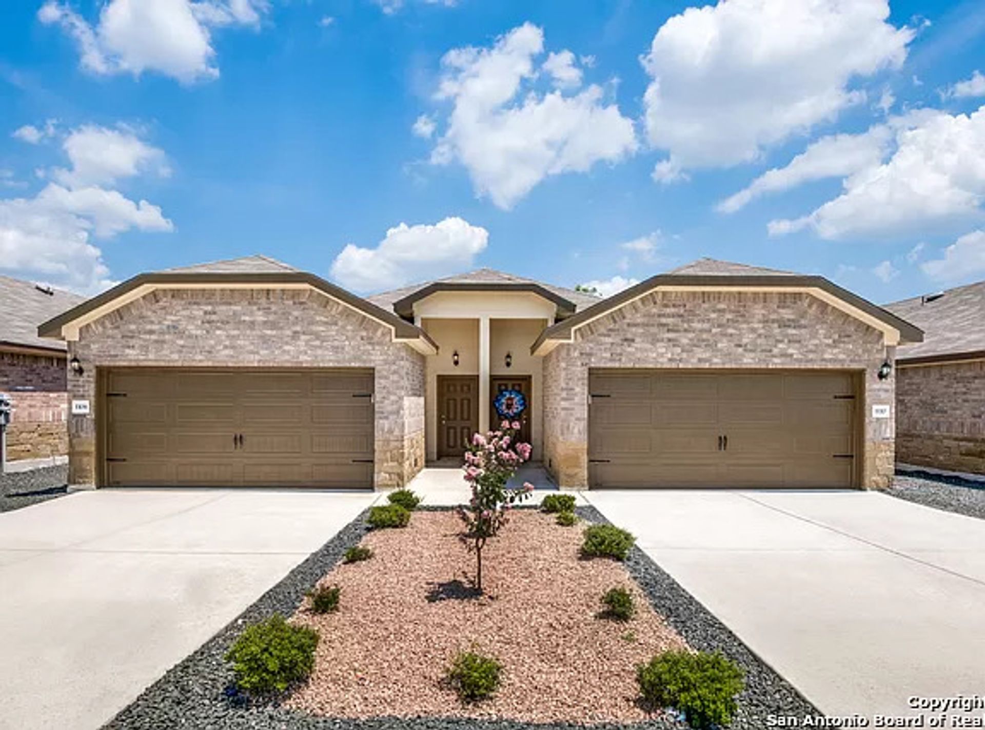 Seguin Multiplex: 1146 Burek Cross