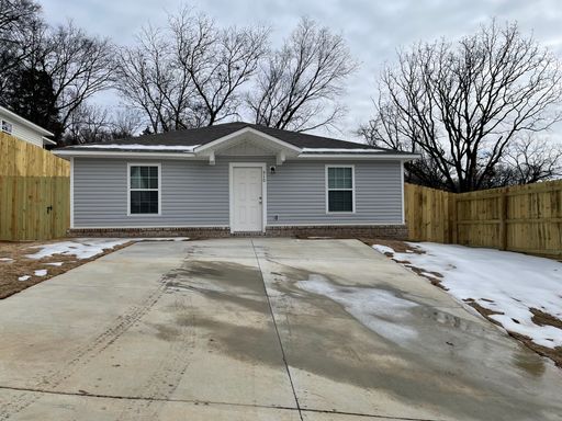 2 bedroom 1.5 bath home – photo 1
