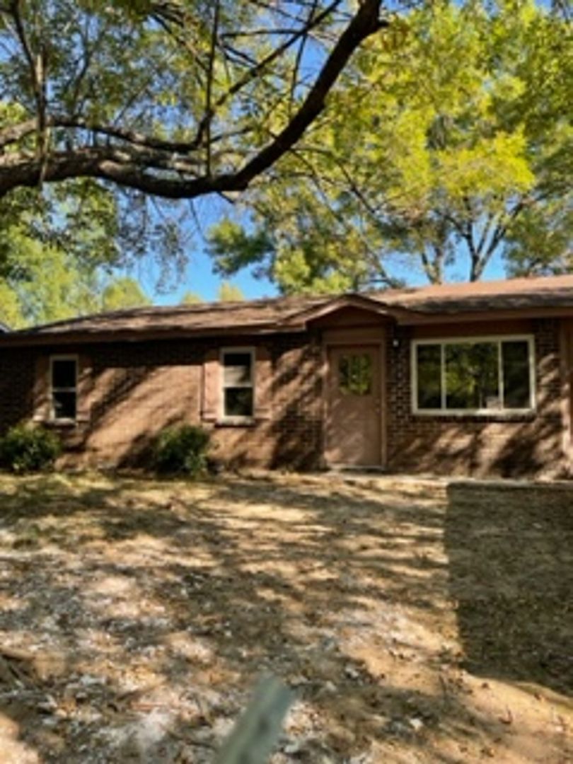 Greenwood House: 814 W Atlanta St.
