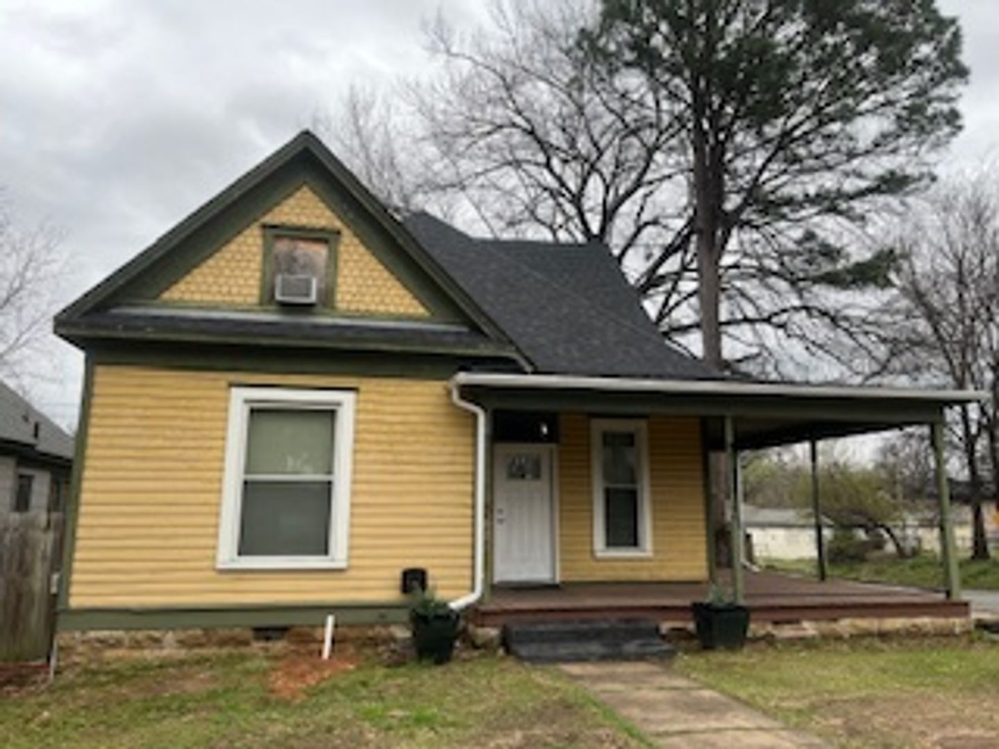 Fort Smith House: 923 S 18th St.