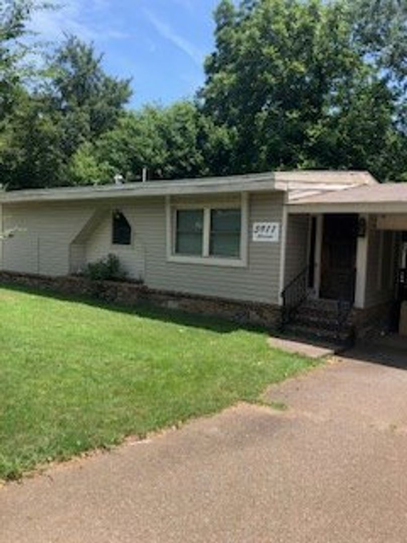 FORT SMITH House: 5911 Ellsworth