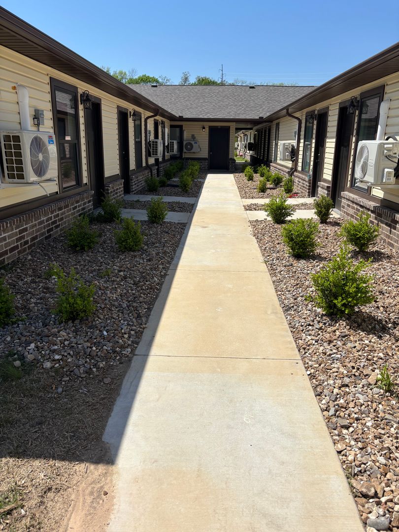 Poteau Apartment: 2880 Central Street