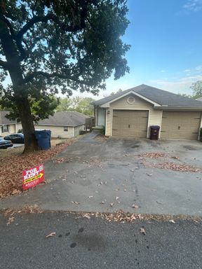 2 BED 2 FULL BATH DUPLEX – photo 1