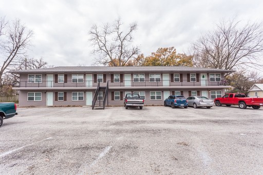 MOVE IN SPECIAL: 350.00 September Rent/400.00 Deposit/ 695.00 October – photo 1