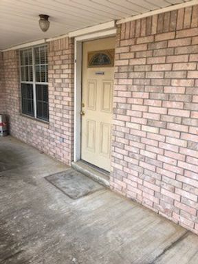 MOVE IN SPECIAL COMPLETELY REMODELED 2 BED 2 BATH UNIT – photo 1
