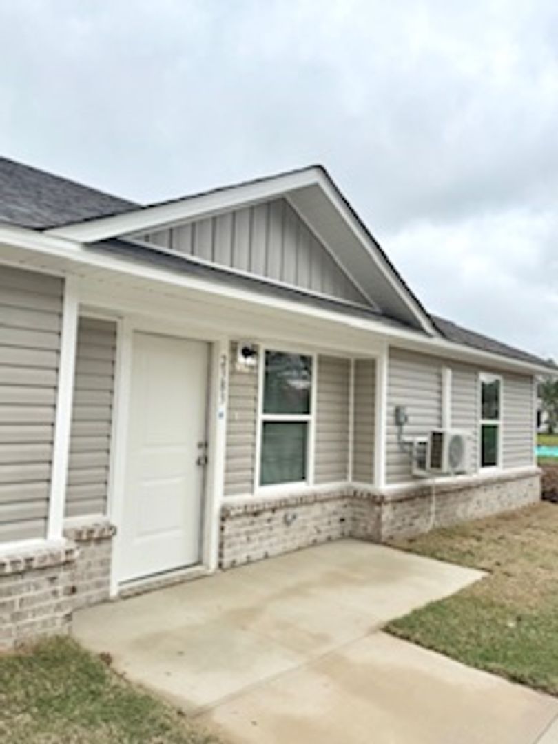 Poteau Apartment: 2376-2387 Wits End Loop