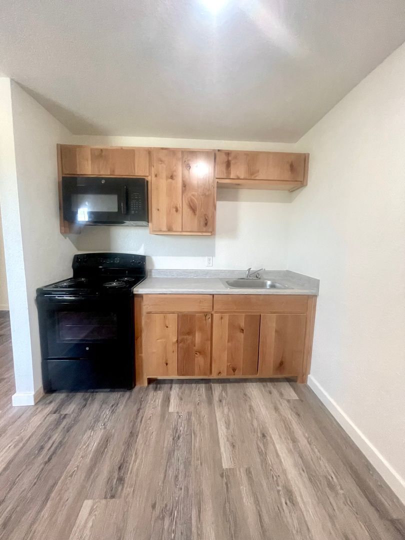 Poteau Apartment: 2880 Central Street
