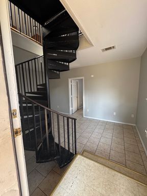 MOVE IN SPECIAL CALL NOW – photo 1