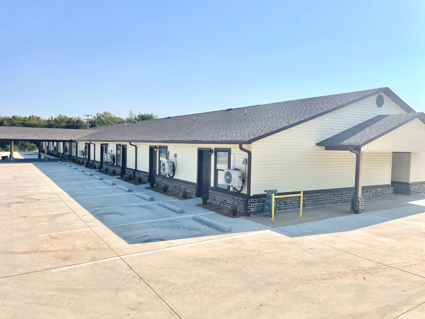 Poteau Apartment: 2880 Central Street