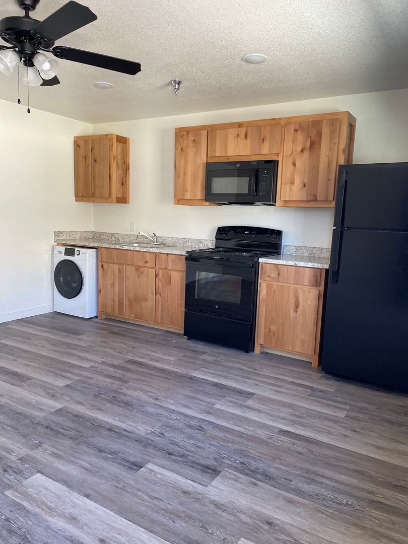 Poteau Apartment: 2880 Central Street