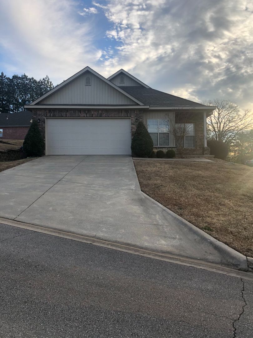 FORT SMITH Apartment: 106-223 Lakeview Ct