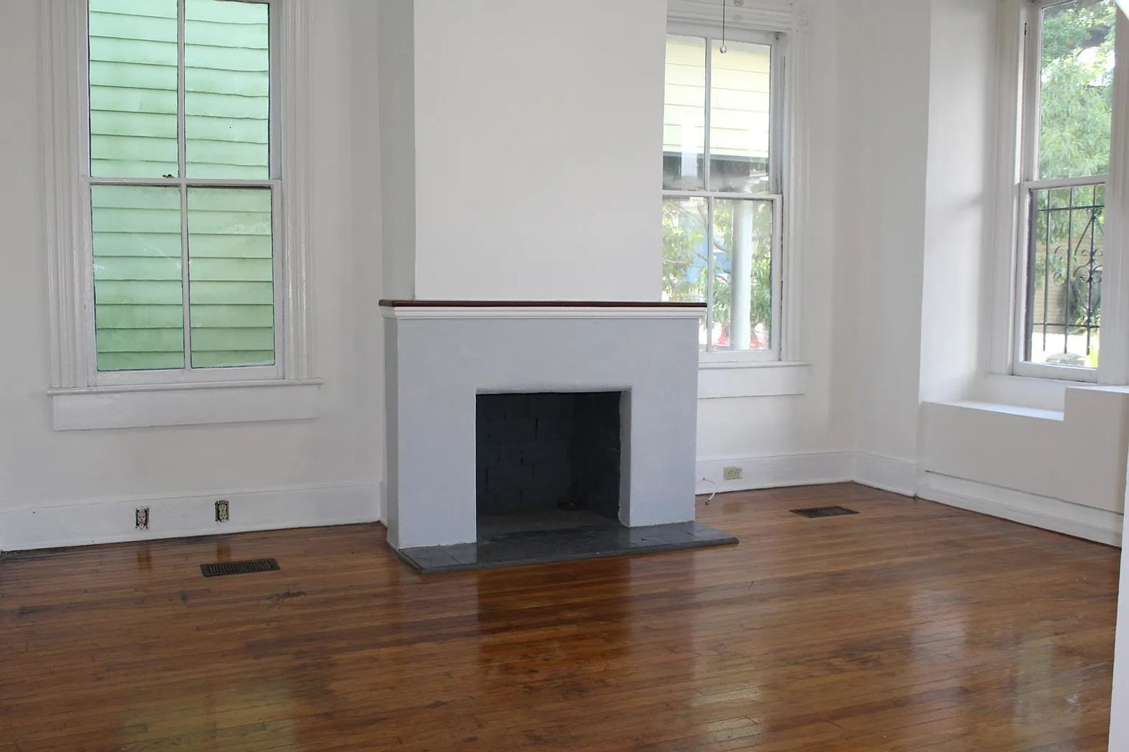 Savannah Apartment: 311 E Duffy St
