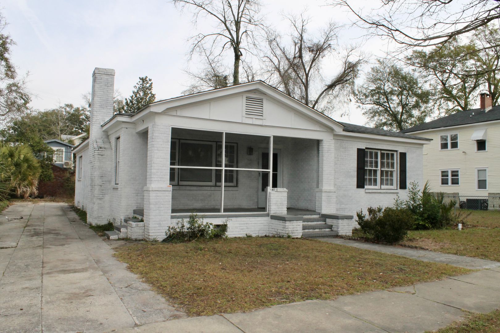 Savannah House: 630 W 38th St