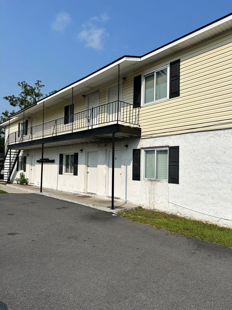 Savannah Apartment: 1301 Stiles Ave