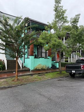 Contemporary 2 Bed, 1 Bath Apartment Near Forsyth Park – photo 1