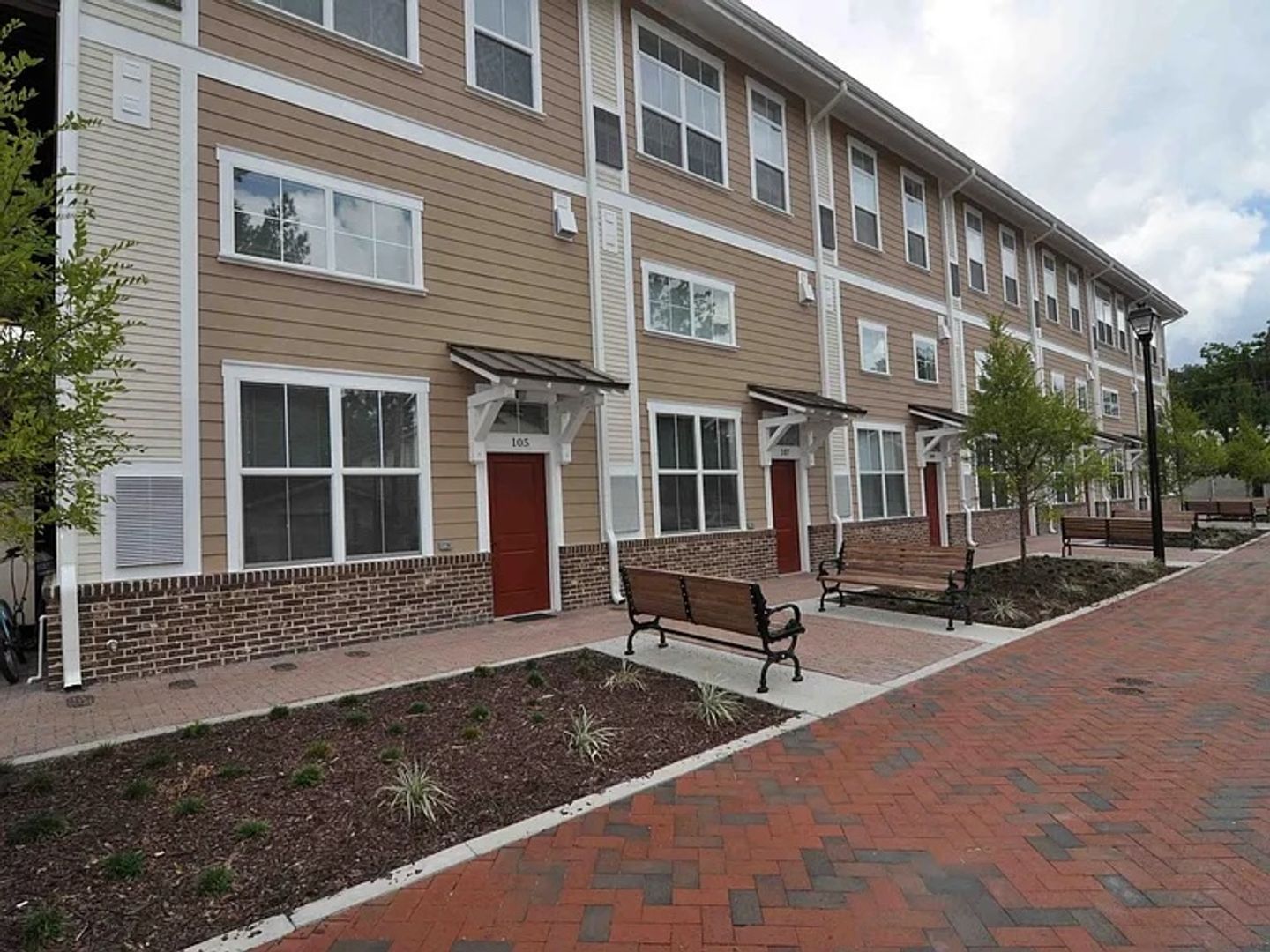 Savannah Apartment: 533 East 38th Street