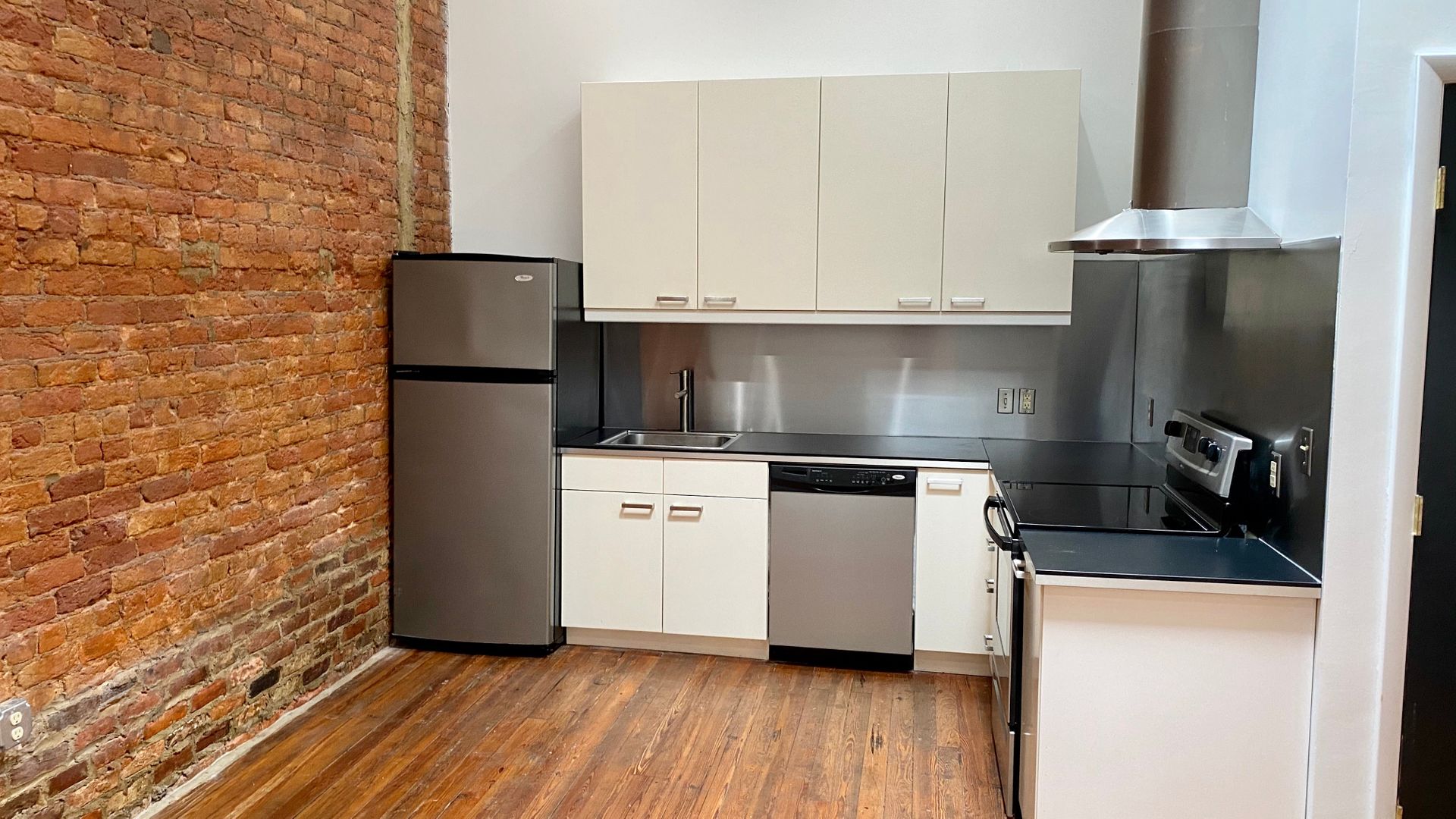 Opelika Apartment: 829 South Railroad Avenue