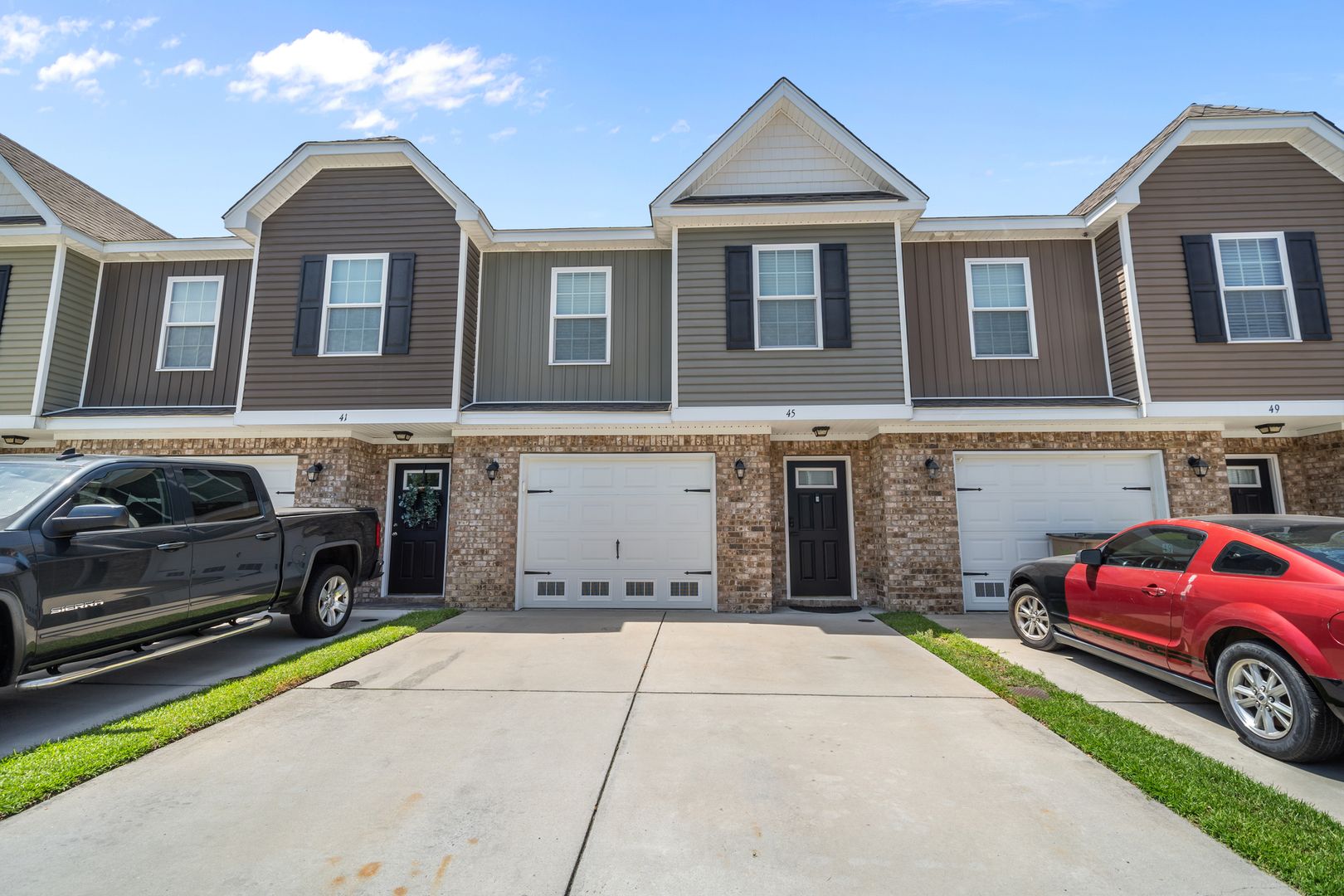 Richmond Hill Townhome: 45 Horizon Lane