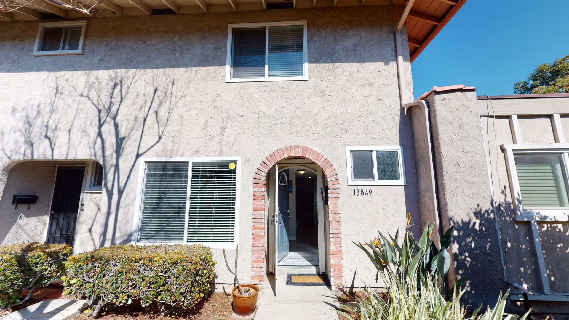 Garden Grove Townhome: 13849 La Jolla Plz