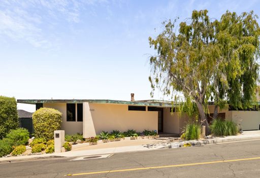Picturesque Views From This Modern Masterpiece! – photo 1